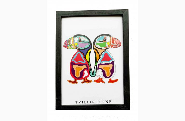 Tvillingerne  rd/hvid 22,5x16,5  cm indrammet i hndmalet sort fyrtr 